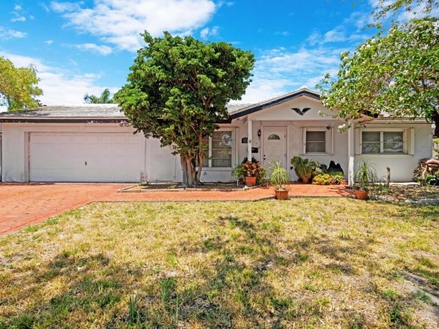 Home for sale at 5713 NE 17th Ave - photo 5800734