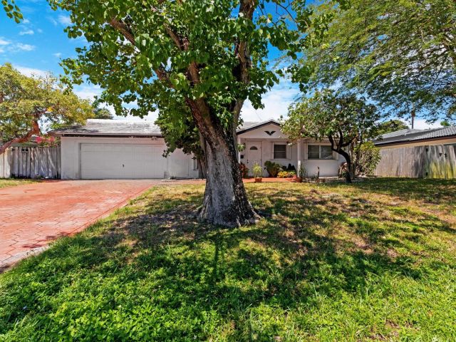 Home for sale at 5713 NE 17th Ave - photo 5800735