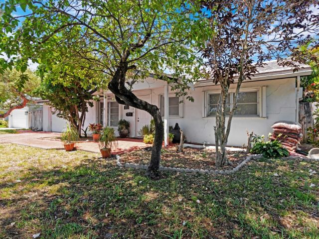 Home for sale at 5713 NE 17th Ave - photo 5800736