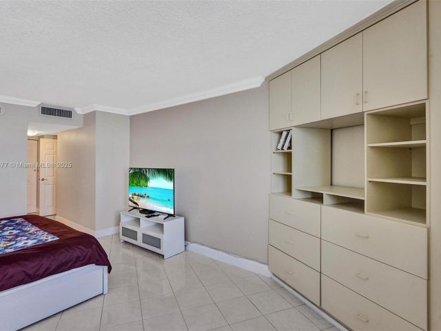 Apartment for rent  Unit #1504 - photo 6249578