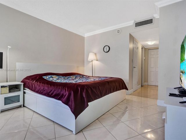 Apartment for rent  Unit #1504 - photo 6249579