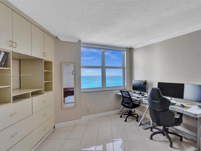 2-bedroom condo for rent in Hallandale Beach - 3180 S Ocean Dr 1504 - MondialRealty