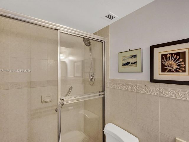 2-bedroom condo for rent in Hallandale Beach - 3180 S Ocean Dr 1504 - MondialRealty