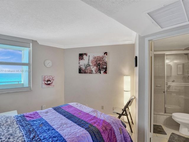 2-bedroom condo for rent in Hallandale Beach - 3180 S Ocean Dr 1504 - MondialRealty