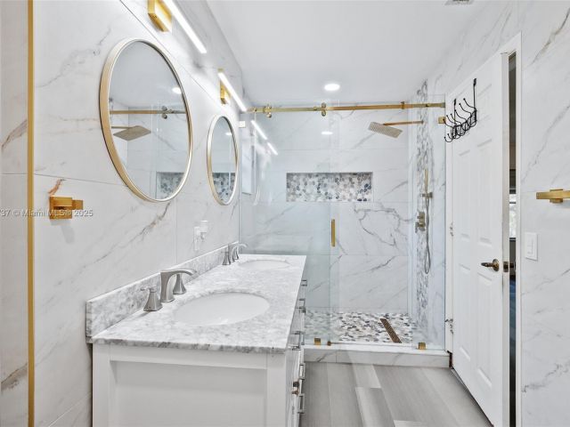 Home for sale at 518 NW 130th Way - photo 5806474