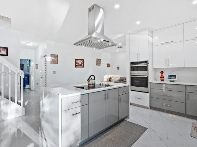 Home for sale at 518 NW 130th Way - photo 5806481