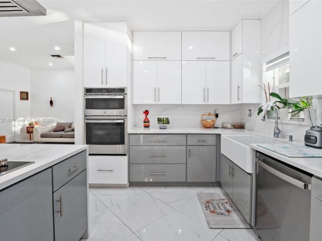 Home for sale at 518 NW 130th Way - photo 5806482