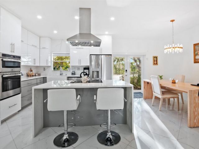 Home for sale at 518 NW 130th Way - photo 5806483