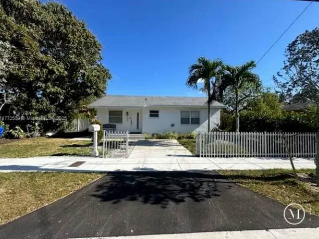 3-bedroom home for sale in Miami - 3005 SW 24th Ter - MondialRealty