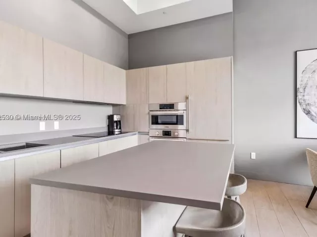 1-bedroom condo for sale in Hollywood - 4010 S Ocean Dr R406 - MondialRealty