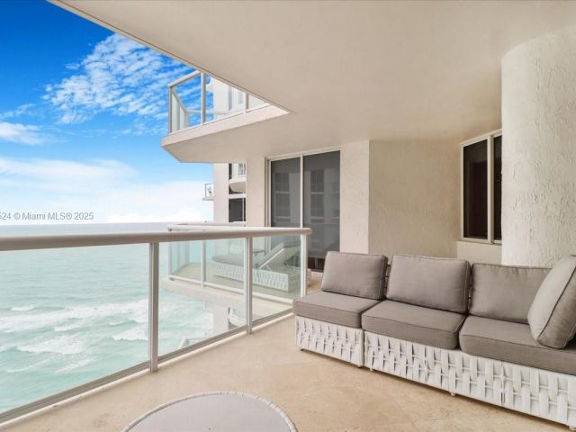 Apartment for sale  Unit #2404 - photo 5836877