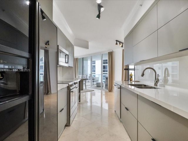 Apartment for sale  Unit #2404 - photo 5836878