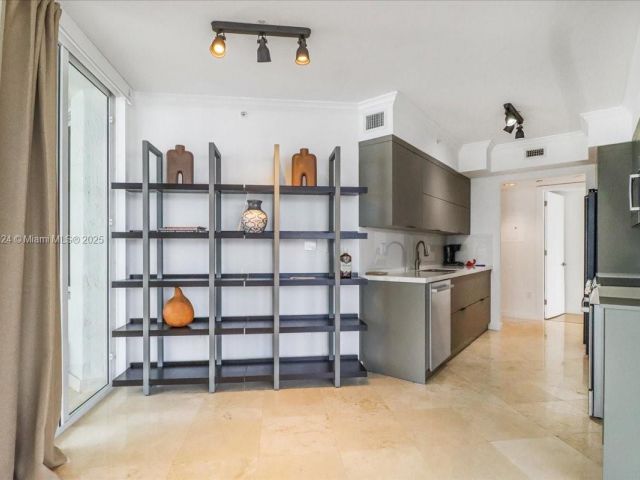 Apartment for sale  Unit #2404 - photo 5836882