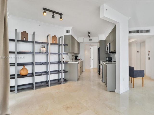 Apartment for sale  Unit #2404 - photo 5836883