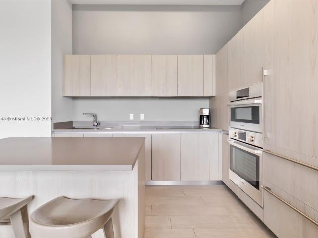 Apartment for rent  Unit #R406 - photo 5811897