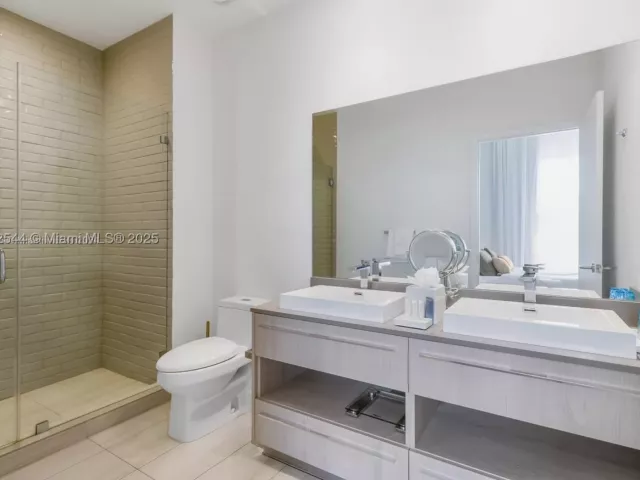 1-bedroom condo for rent in Hollywood - 4010 S Ocean Dr R406 - MondialRealty