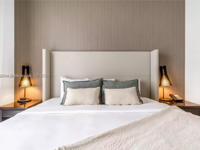1-bedroom condo for rent in Hollywood - 4010 S Ocean Dr R406 - MondialRealty