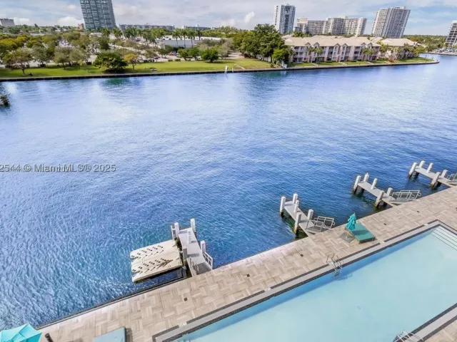 1-bedroom condo for rent in Hollywood - 4010 S Ocean Dr R406 - MondialRealty
