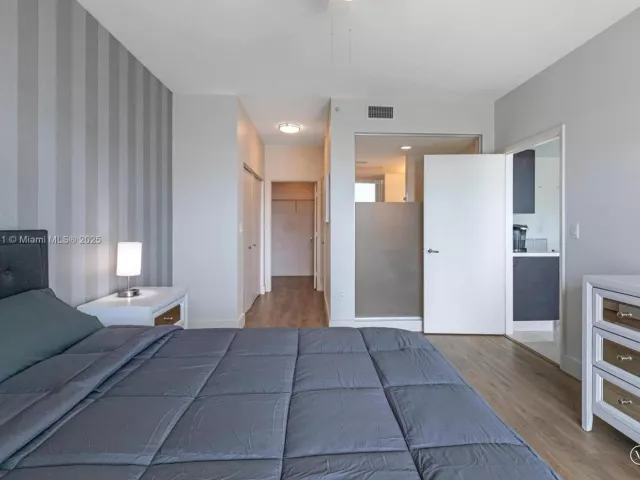 2-bedroom condo for sale in Miami - 90 SW 3rd St 4103 - MondialRealty