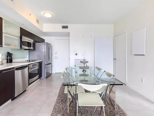 2-bedroom condo for sale in Miami - 90 SW 3rd St 4103 - MondialRealty