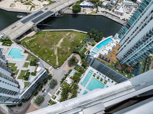 Apartment for sale  Unit #4103 - photo 5805872