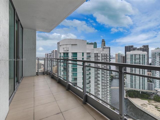 Apartment for sale  Unit #4103 - photo 5805873