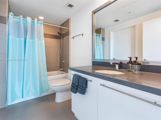 Apartment for sale  Unit #4103 - photo 5805875