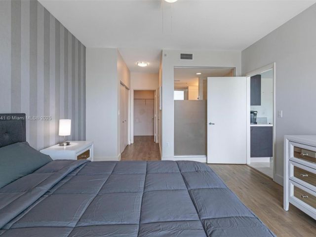 Apartment for sale  Unit #4103 - photo 5805880