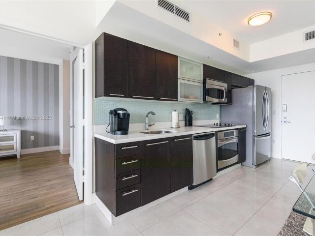 Apartment for sale  Unit #4103 - photo 5805884