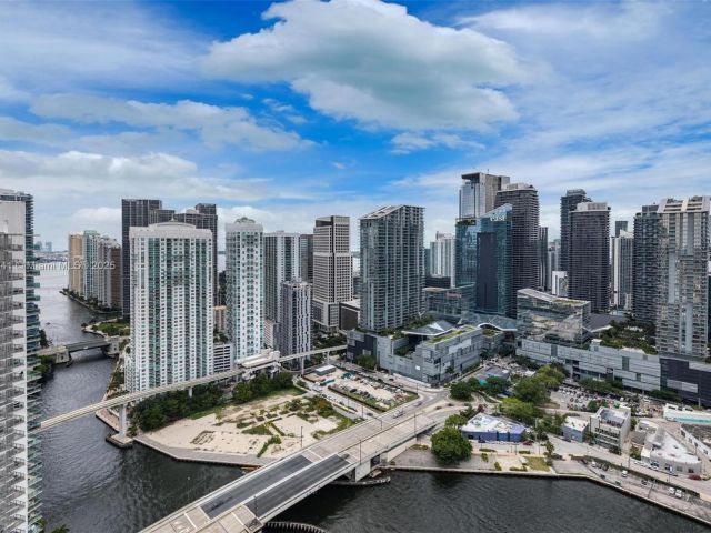 Apartment for sale  Unit #4103 - photo 5805890