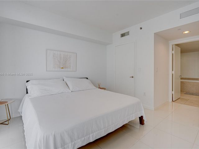 Apartment for rent  Unit #4809 - photo 5811705