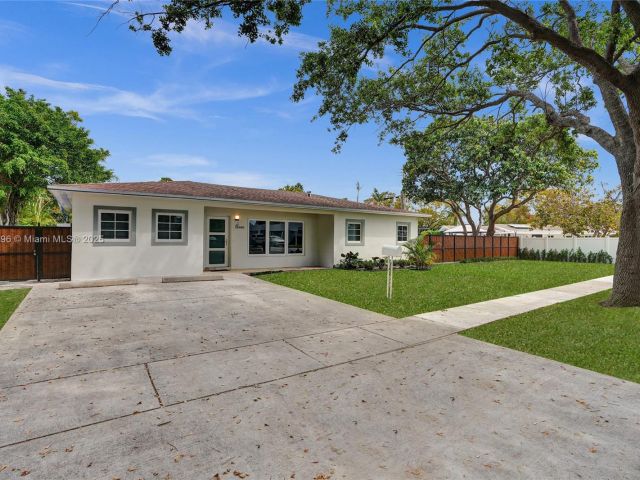 Home for sale at 2125 Alamanda Dr - photo 5808255