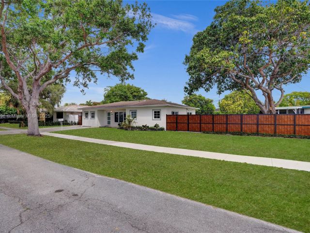 Home for sale at 2125 Alamanda Dr - photo 5808256