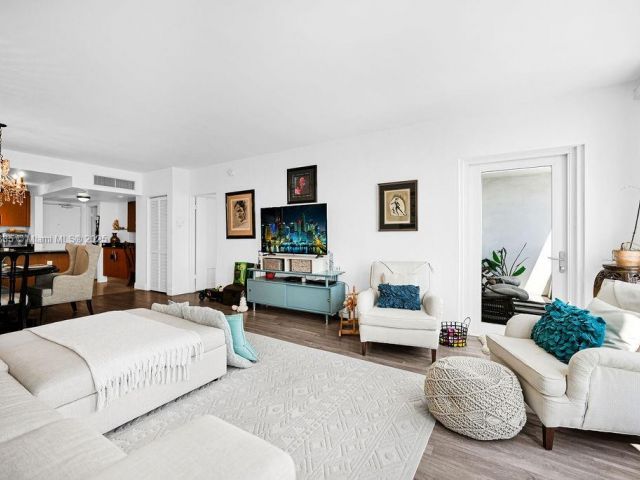 Apartment for sale  Unit #312 - photo 5811464