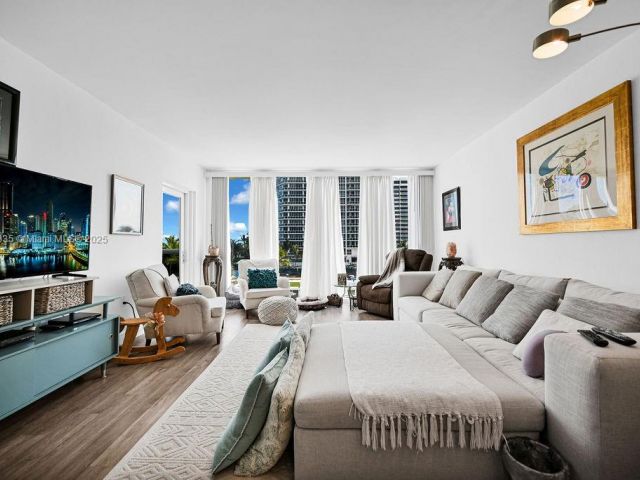 Apartment for sale  Unit #312 - photo 5811467