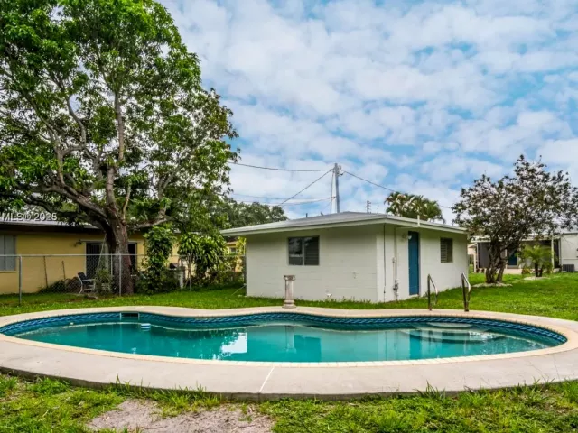 2-bedroom home for sale in Hollywood - 2542 Fillmore St - MondialRealty