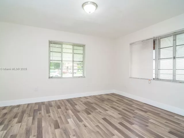 2-bedroom home for sale in Hollywood - 2542 Fillmore St - MondialRealty