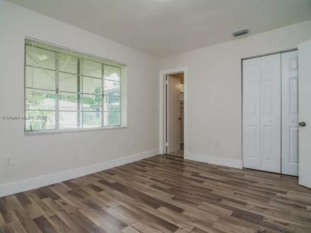 2-bedroom home for sale in Hollywood - 2542 Fillmore St - MondialRealty