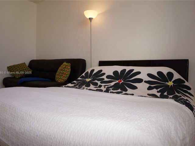 Apartment for rent  Unit # - photo 5812319