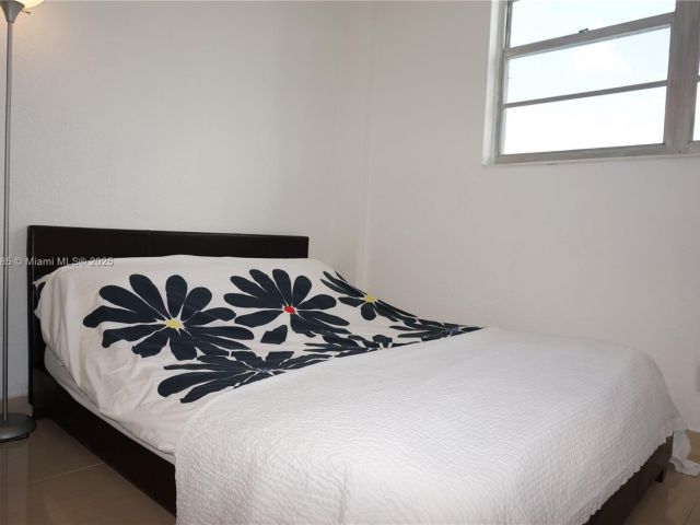 Apartment for rent  Unit # - photo 5812320