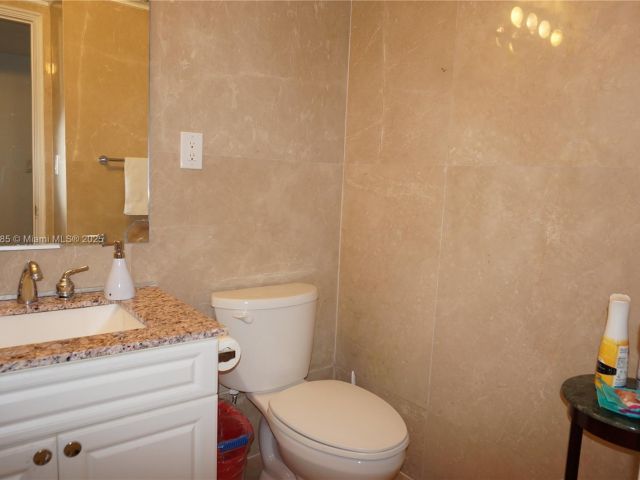 Apartment for rent  Unit # - photo 5812321