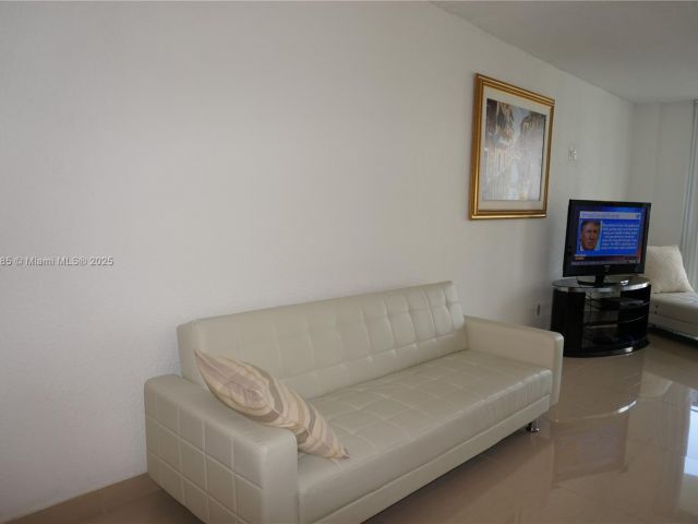 Apartment for rent  Unit # - photo 5812322