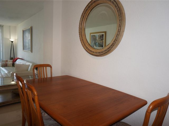 Apartment for rent  Unit # - photo 5812323