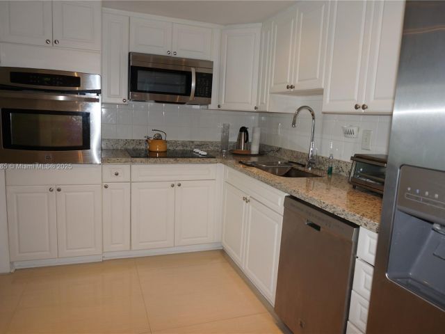 Apartment for rent  Unit # - photo 5812324