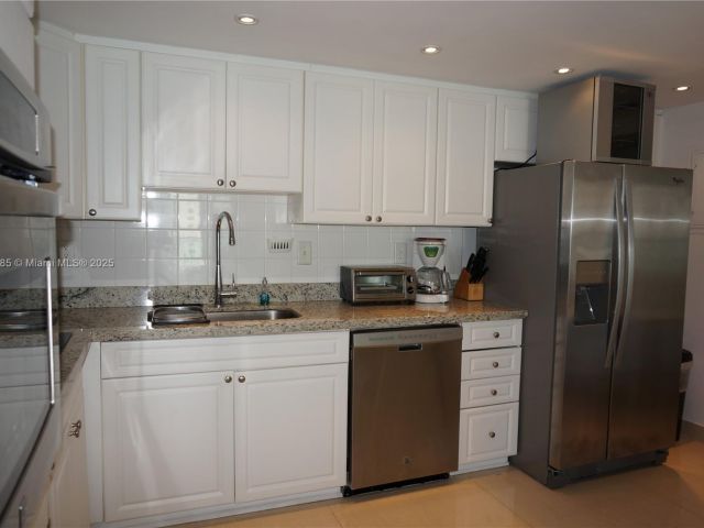Apartment for rent  Unit # - photo 5812325