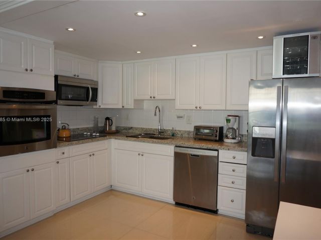 Apartment for rent  Unit # - photo 5812326