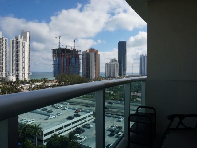 Apartment for rent  Unit # - photo 5812331