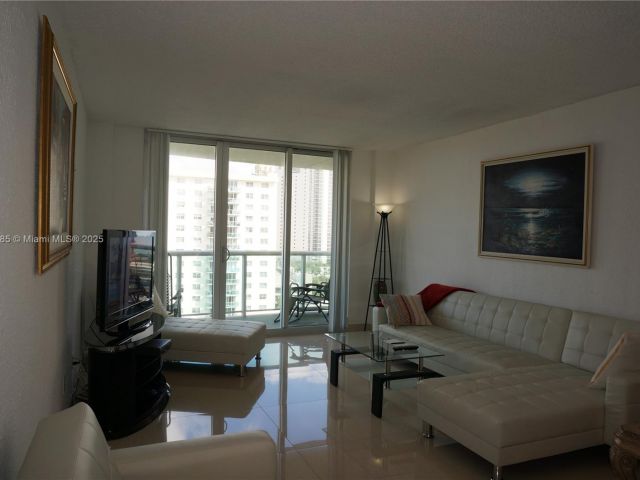 Apartment for rent  Unit # - photo 5812333