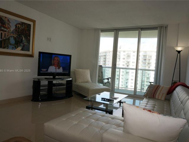 Apartment for rent  Unit # - photo 5812334