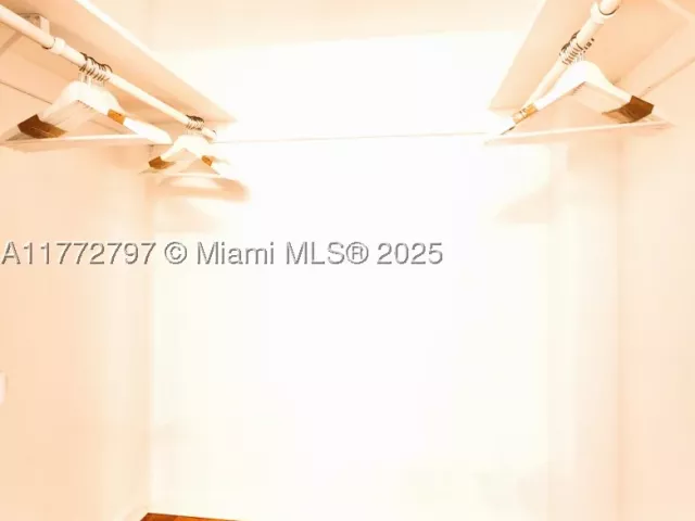 2-bedroom condo for sale in Sunny Isles Beach - 19370 Collins Ave 326 - MondialRealty